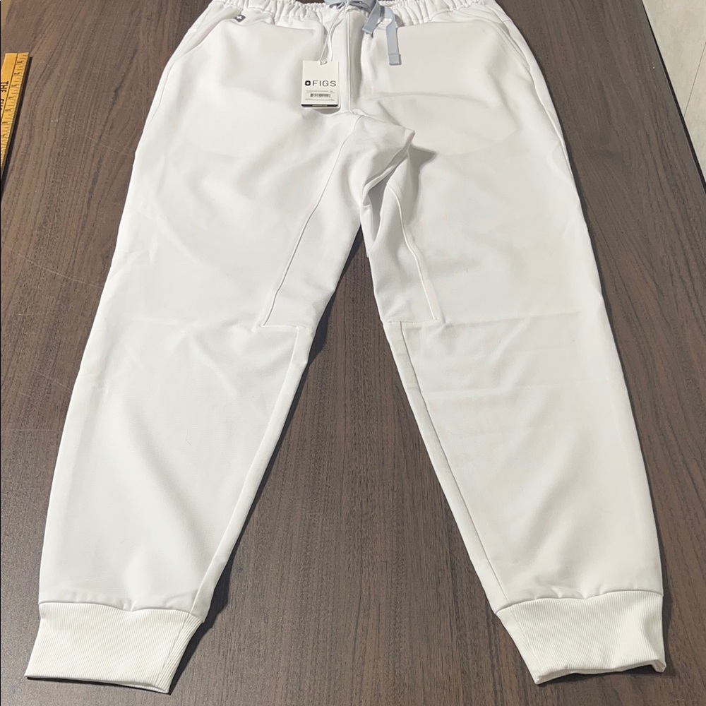 Figs Men's Tansen Jogger Scrub Pants White Joggers NEW with tags - Picture 6 of 9
